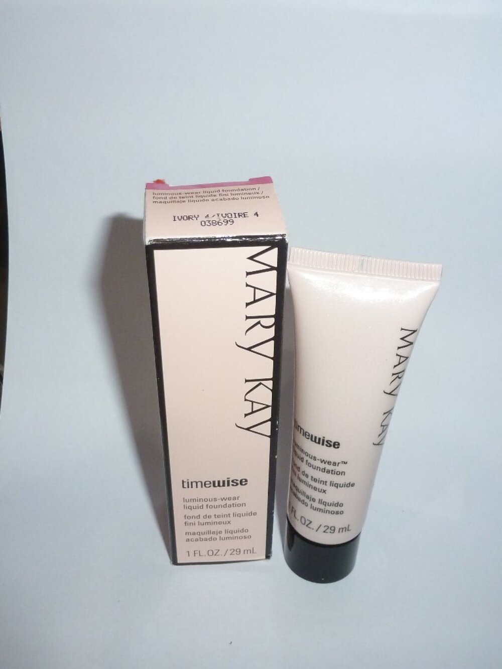 Mary Kay TimeWise Luminous Wear Liquid Foundation - Cream Ivory 4